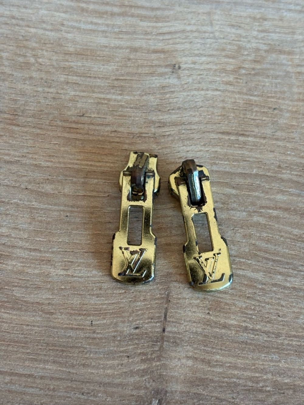 Authentic Louis vuitton zipper pull set